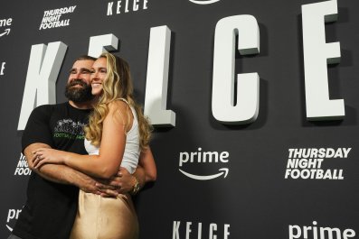 Kylie Kelce tiết lộ quà nghỉ hưu ngọt ngào cho chồng Jason Kelce