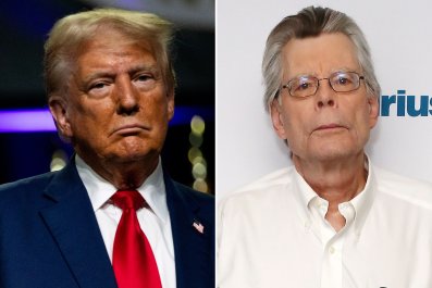 Stephen King chế giễu Donald Thump trước cuộc tranh luận Kamala Harris