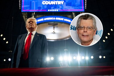 Stephen King đang tìm kiếm Donald Thump trên mạng