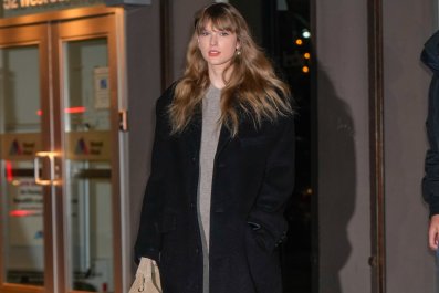 Taylor Swift bị kéo vào một vụ lừa đảo Medicare như thế nào