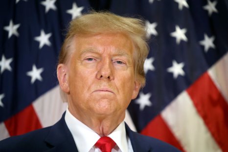 Sự bảo vệ của Donald Trump bị tấn công bởi 'nhân chứng bị vấy bẩn'