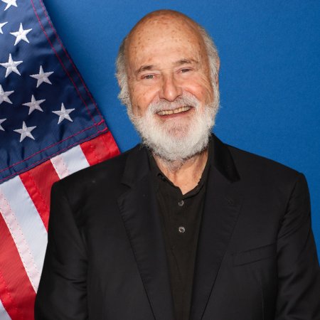 Bản tóm tắt của Rob Reiner '