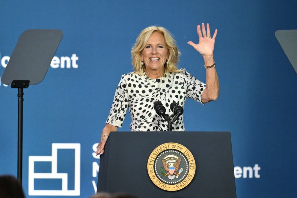 Jill Biden Vogue bao che cho Sparks Fury thuộc Đảng Cộng hòa