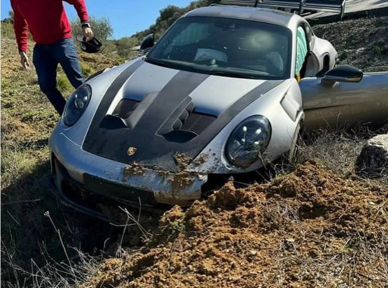 Porsche 911 GT3 RS thế hệ mới gặp tai nạn tại Tây Ban Nha