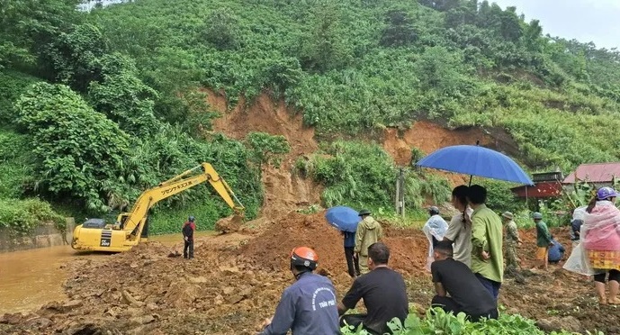 Thêm vu sạt lở trên quốc lộ vùi lấp 6 người trong 1 gia đình ở Lào Cai