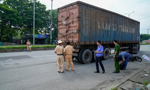 Điều tra vụ va chạm giữa xe container và xe máy khiến người đàn ông tử vong