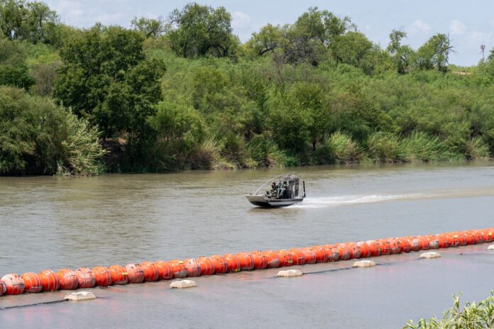 Tòa ra lệnh Texas tháo gỡ rào phao trên sông biên giới Rio Grande