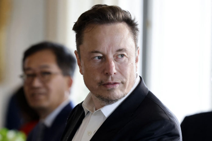 Elon Musk nói ‘giá nhà sẽ giảm nhanh khi lãi suất cao hơn’