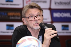 HLV Philippe Troussier: Đội tuyển Việt Nam không từ bỏ, phải thắng ở lượt về