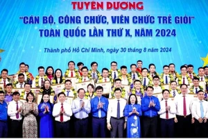 Tuyên dương 85 gương cán bộ công chức, viên chức trẻ giỏi toàn quốc