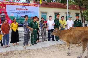 Giúp dân phát triển kinh tế