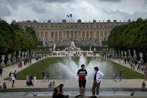 Cảnh sát Pháp báo động có bom tại Cung điện Versailles