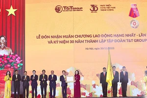 T&T Group đón nhận Huân chương Lao động hạng Nhất