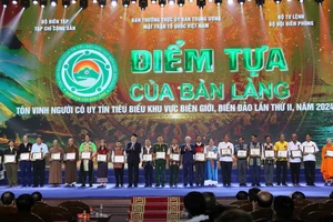 Tôn vinh 200 người có uy tín tiêu biểu, "điểm tựa của bản làng"