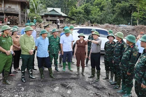 Phó Thủ tướng Trần Lưu Quang kiểm tra tiến độ khắc phục hậu quả lũ quét tại Mường Pồn