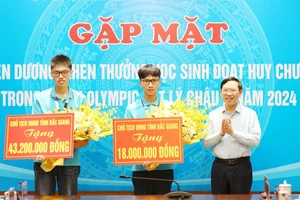 Bắc Giang tuyên dương 2 học sinh đoạt huy chương tại cuộc thi Olympic Vật lý châu Á