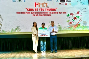 “Chia sẻ yêu thương” cho trẻ bại não tỉnh Nam Định