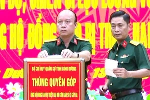 Bộ Chỉ huy Quân sự tỉnh Bình Dương quyên góp ủng hộ đồng bào bị thiệt hại do bão số 3