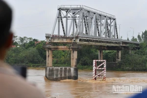 [Video] Cầu Phong Châu sau khi sập