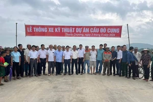 Thông xe kỹ thuật cầu Đò Cung bắc qua sông Lam