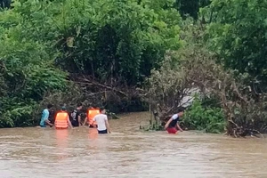 Nghệ An: Đã tìm thấy thi thể học sinh tiểu học bị mất tích khi rơi xuống sông