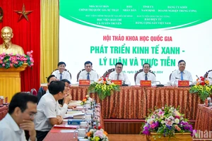 [Ảnh] Hội thảo khoa học quốc gia “Phát triển kinh tế xanh - Lý luận và thực tiễn”