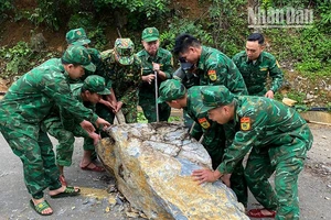 Bộ đội Biên phòng Sơn La giúp dân khắc phục hậu quả thiên tai