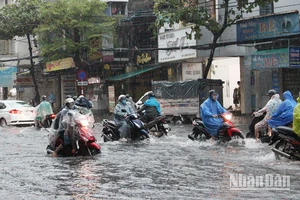 Đà Nẵng ngập cục bộ nhiều tuyến đường sau mưa lớn kéo dài