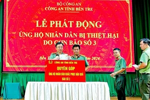 Công an tỉnh Bến Tre quyên góp 1,7 tỷ đồng ủng hộ đồng bào thiệt hại do bão, lũ