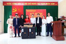 Nhan Dan Newspaper supports equipment for schools in remote areas of Tuyen Quang