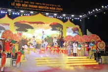 Saint Nguyen Temple Festival underway in Ninh Binh