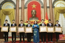 Vice President awards Labour Orders to Olympiad winners