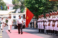 Prime Minister visits armed forces of Dak Lak province