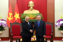 Top leader receives Cuban ambassador