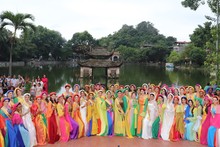 Miss Grand International 2023 contestants visit Thay Pagoda in Hanoi