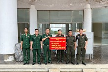 Dien Bien border guards donate supplies to Lao counterparts