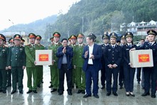 PM urges consideration of building border economic zone in Cao Bang