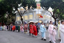 Young people exert efforts to bring ancient Vietnamese costumes back to life