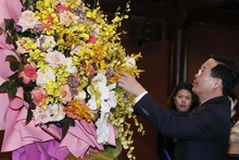 State leader pays homage to President Ho Chi Minh in Nghe An