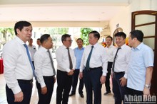 In pictures: Senior Party official visits Nhan Dan Newspaper