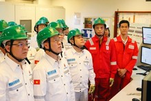 State President visits oil and gas staff in Ba Ria-Vung Tau ahead of Tet