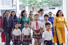 Mongolian President's spouse visits Chu Van An Primary School