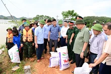 Top leader pledges swift relief delivery in flood-hit Tuyen Quang