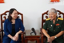 Acting President visits Vietnamese Heroic Mothers and veterans in Kon Tum