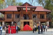 Former President Truong Tan Sang attends inauguration of cultural house in Cao Bang