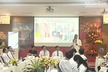 PCC Secretary Nguyen Trong Nghia visits hospitals in Ho Chi Minh City