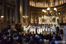 Que Huong Choir participates in Paris International Choir Festival