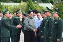 Prime Minister visits Huoi Luong Border Post in Lau Chau Province