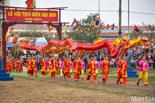 In Pictures: Ha Nam’s festival recreates image of King ploughing