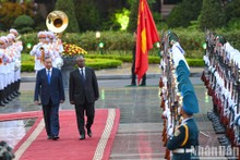 Top leader hosts welcome ceremony for Guinea-Bissau President in Hanoi